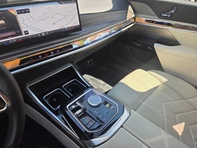 2025 BMW 7 Series 760i - Photo 34