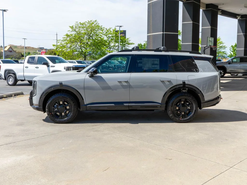New 2027 Wolf Gray Kia X-PRO SX image 4