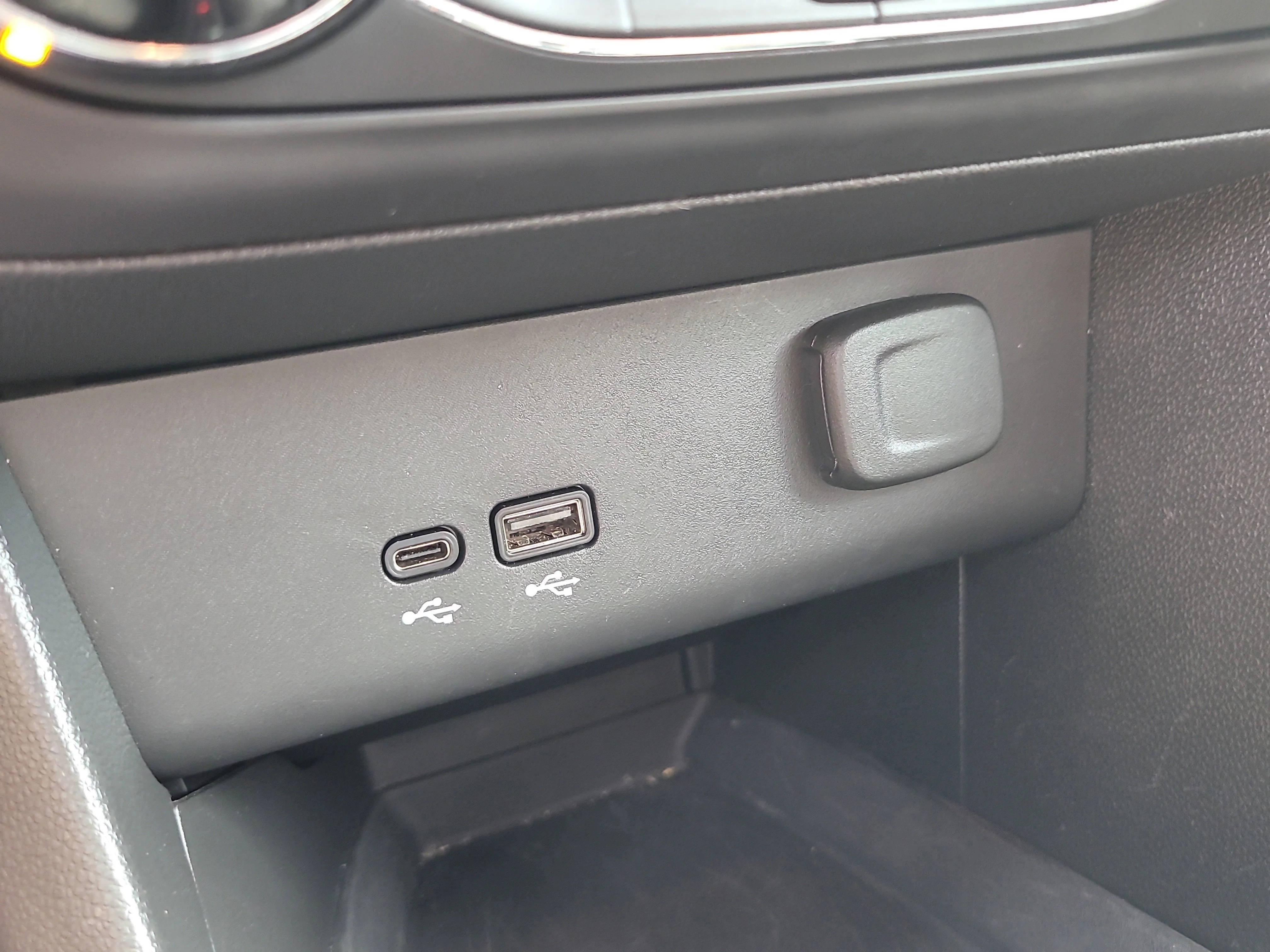 Used 2025 Ebony Twilight Metallic Buick Preferred image 23