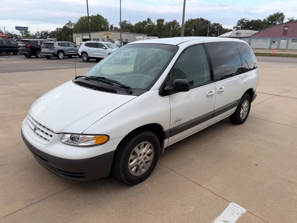 Used 1996  Plymouth SE image 7