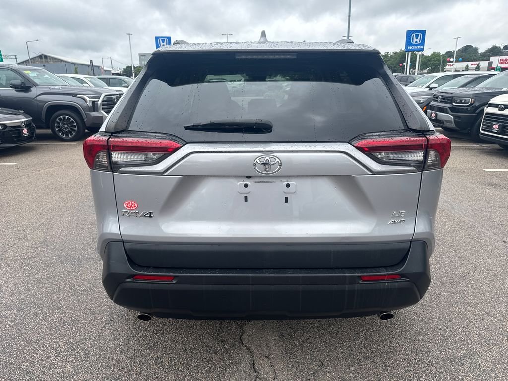 Used 2019 Silver Toyota LE image 6