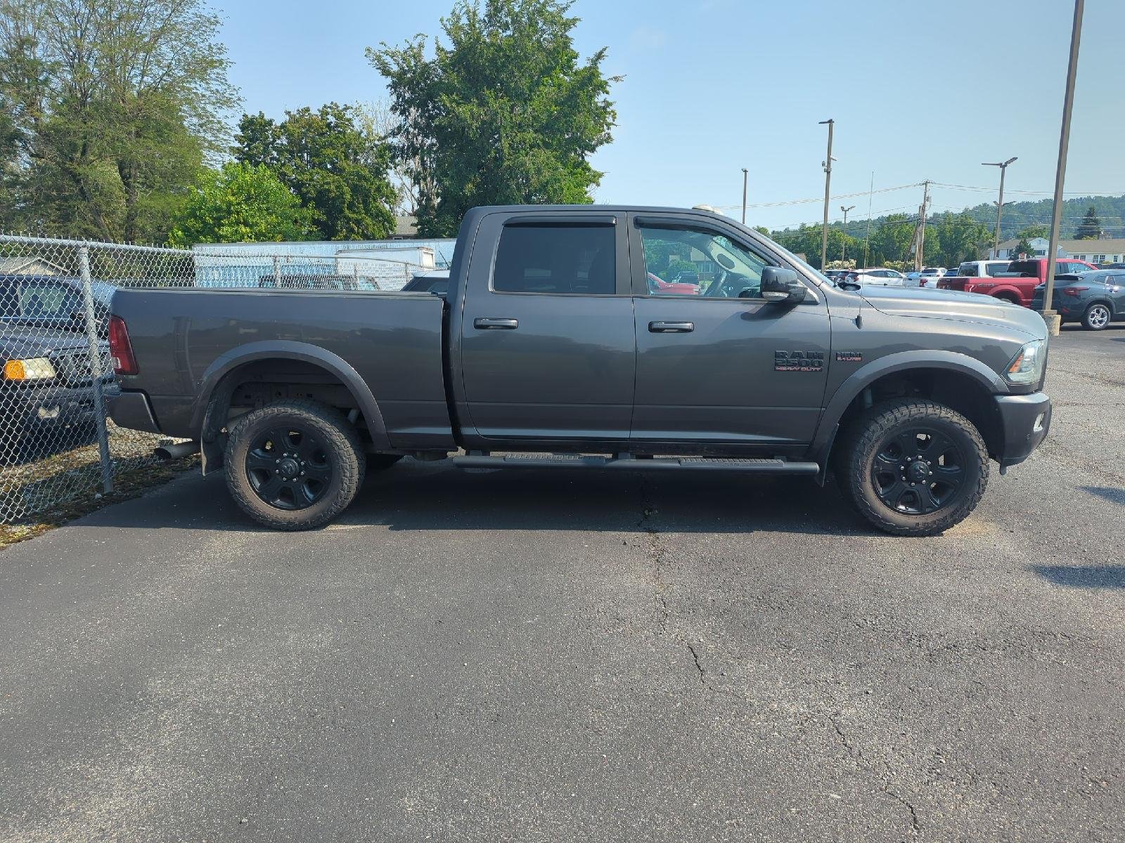 Used 2018 Granite Crystal Metallic Clearcoat Ram Laramie image 2