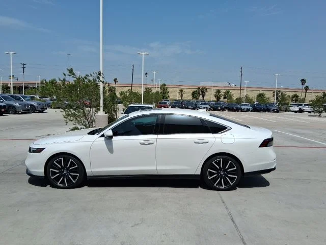 Used 2025 White Honda Touring image 3