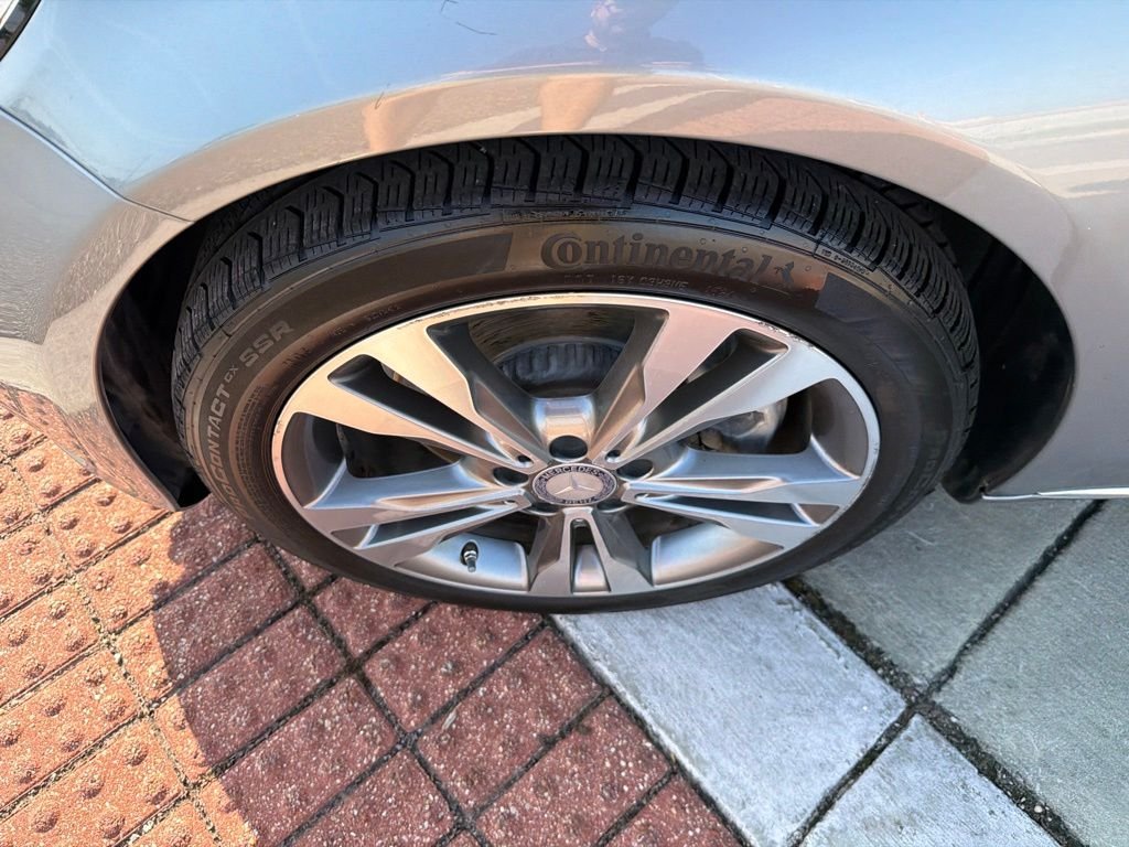 Used 2016 Silver Mercedes-Benz C 300 image 9