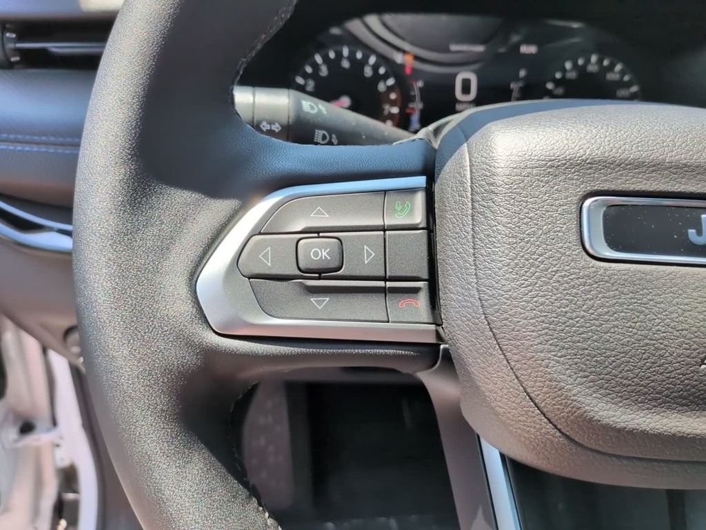 New 2026 Bright White Clearcoat Jeep Latitude image 22