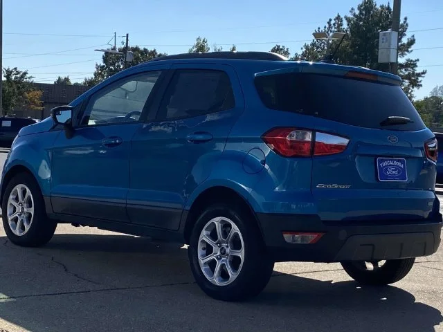 Used 2018 Blue Ford SE image 5