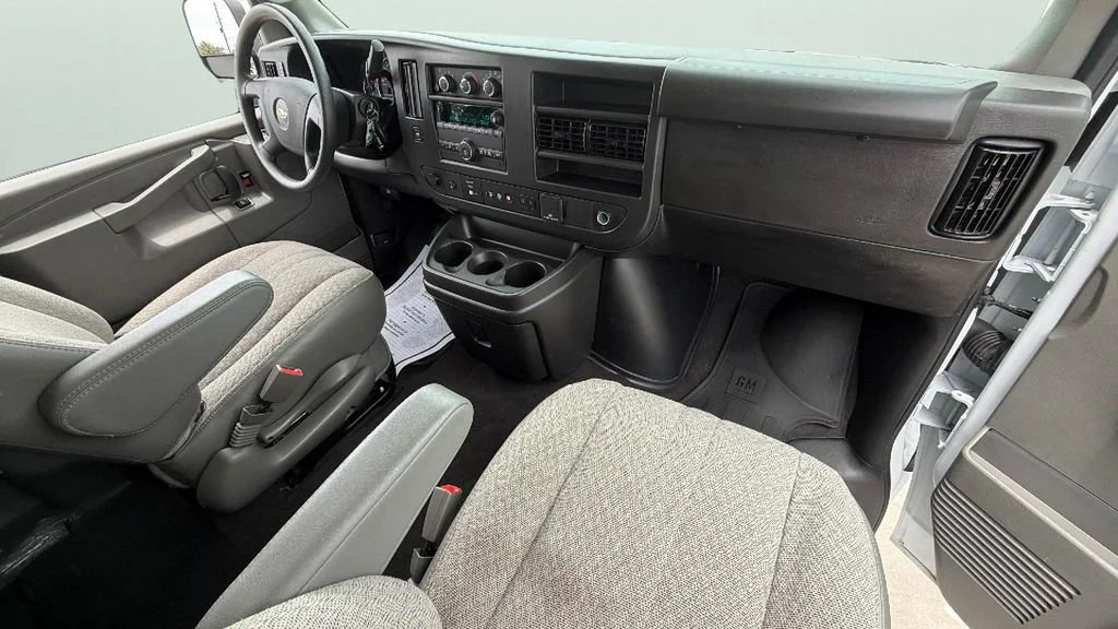 Used 2025 Summit White Chevrolet 1LT image 33