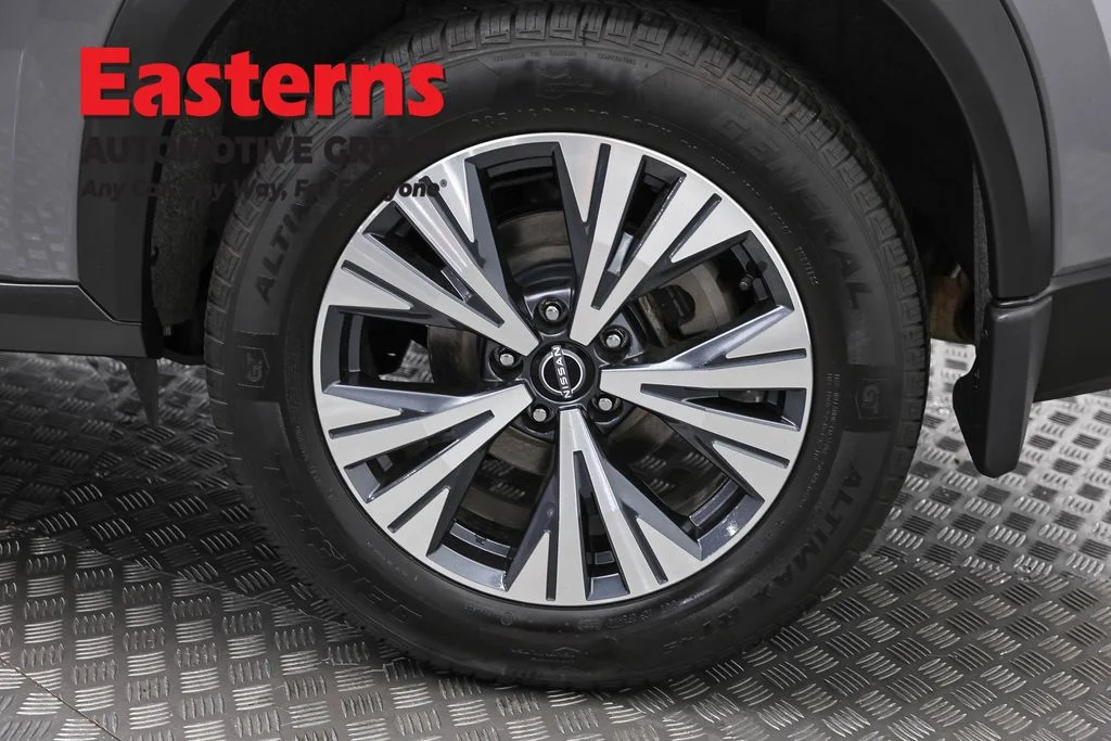 Used 2023 Gray Nissan SV image 32