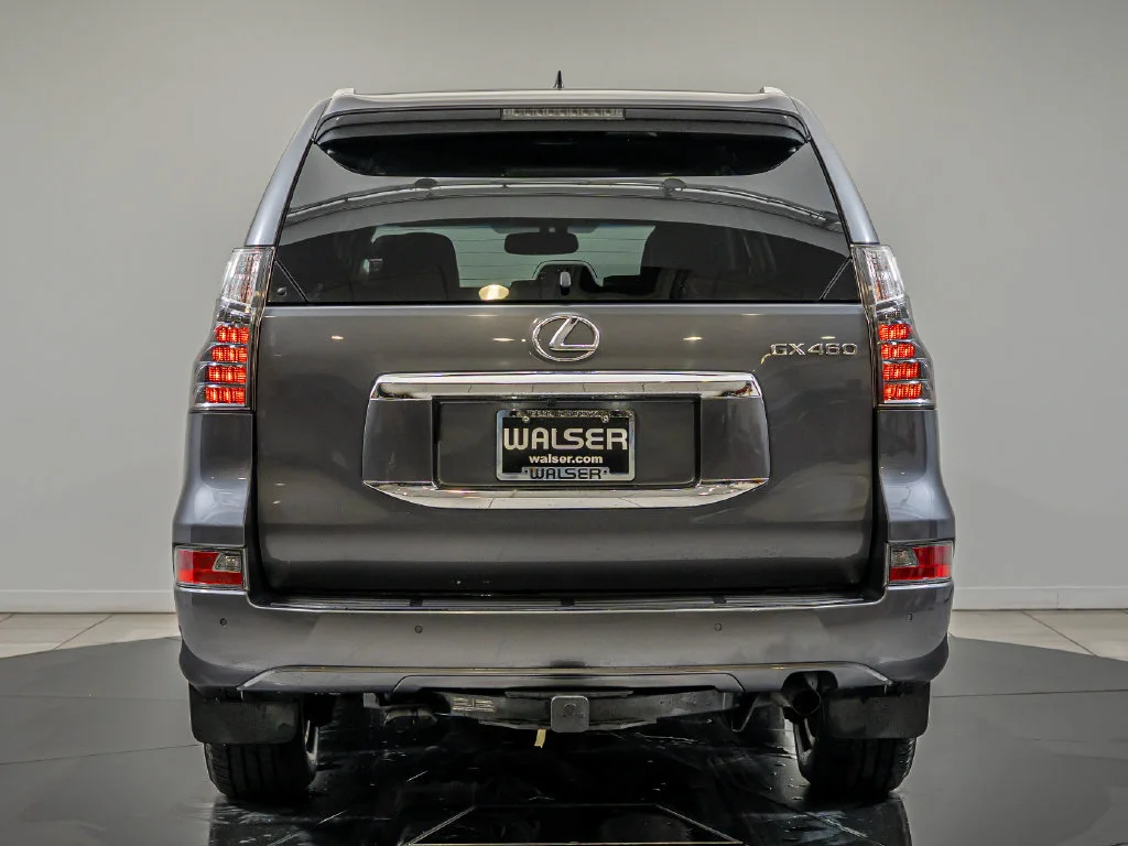 Used 2016 Gray Pearl Lexus 460 image 6