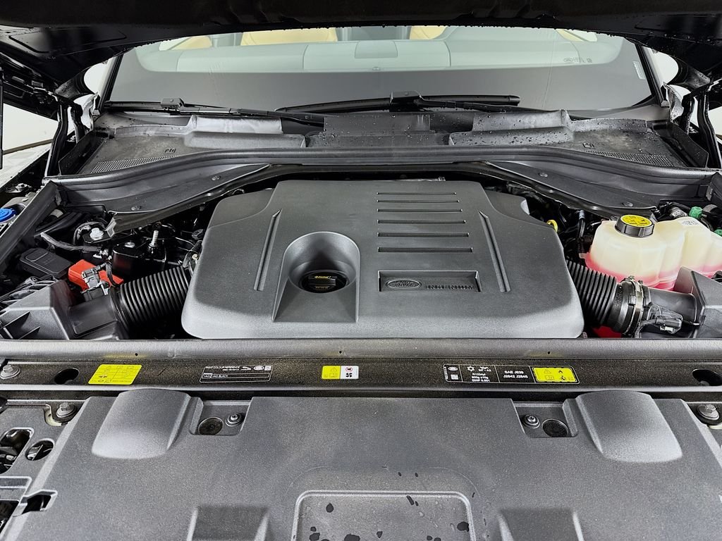 New 2026 Santorini Black Land Rover Dynamic SE image 31