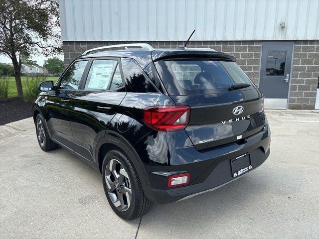 2025 Hyundai Venue SEL - Photo 8