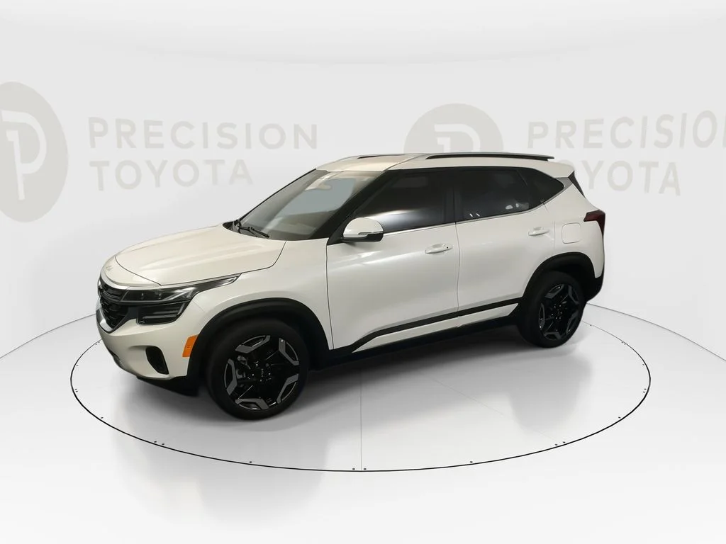Used 2024 Snow White Pearl Kia SX image 11