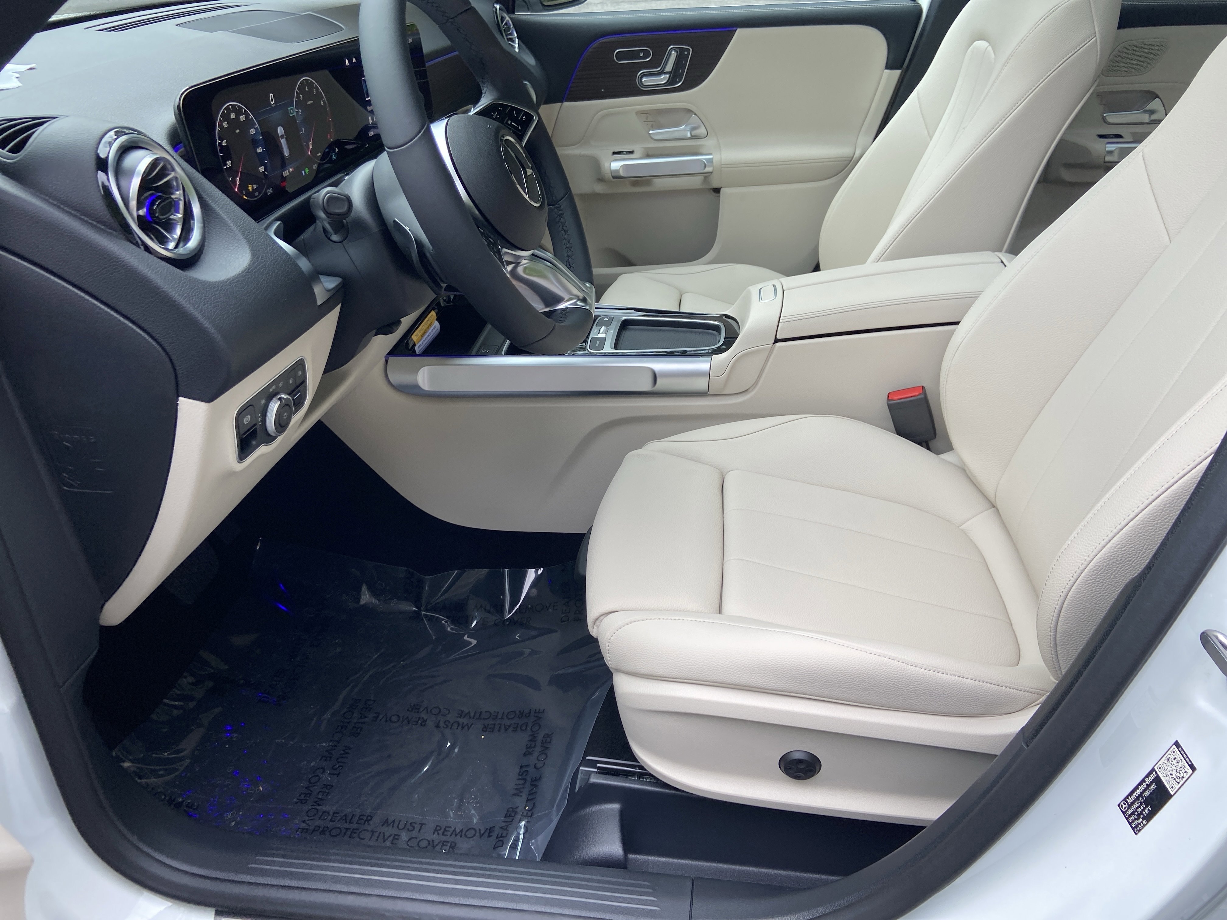 New 2026 Polar White Mercedes-Benz GLB 250 SUV image 18