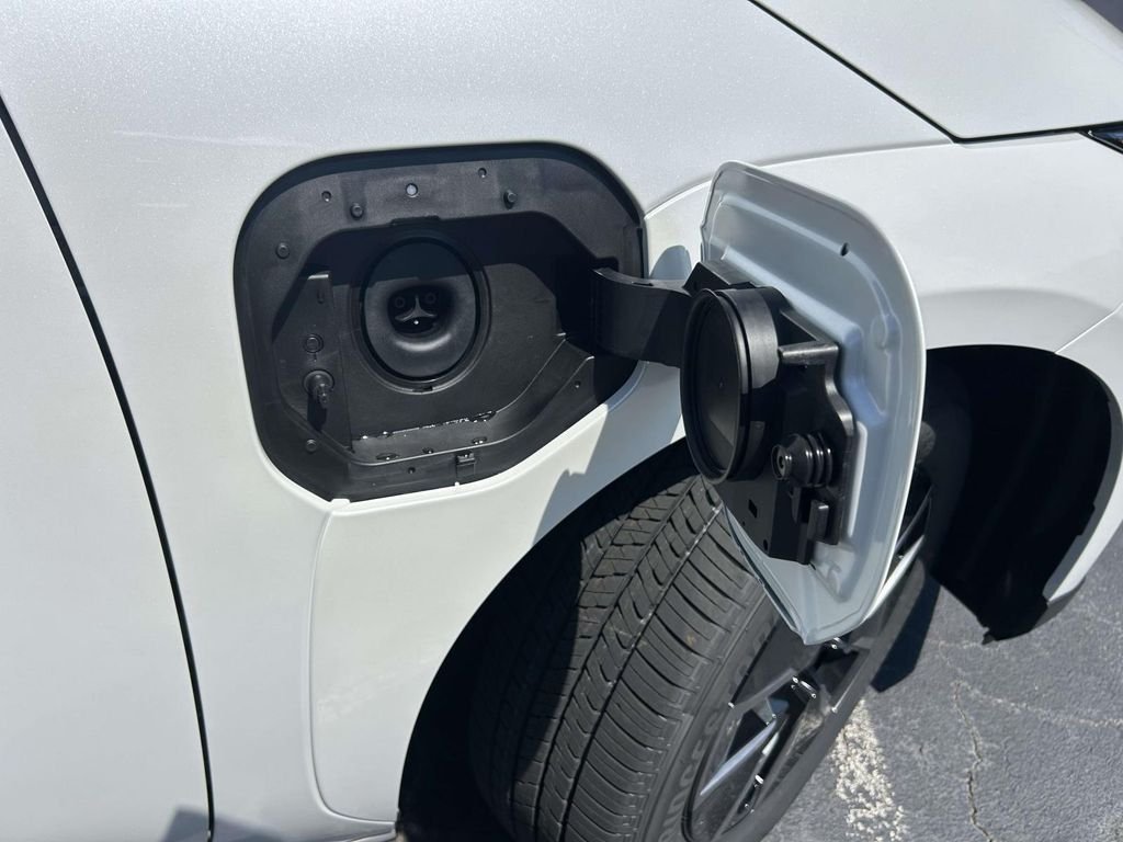New 2026 Wind Chill Pearl Toyota XLE image 9