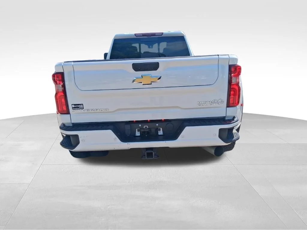Used 2024 Beige Chevrolet High Country image 4