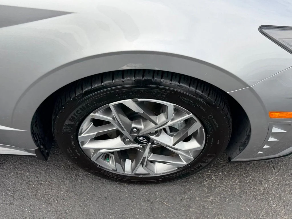 Used 2021 Shimmering Silver Pearl Hyundai SEL image 6