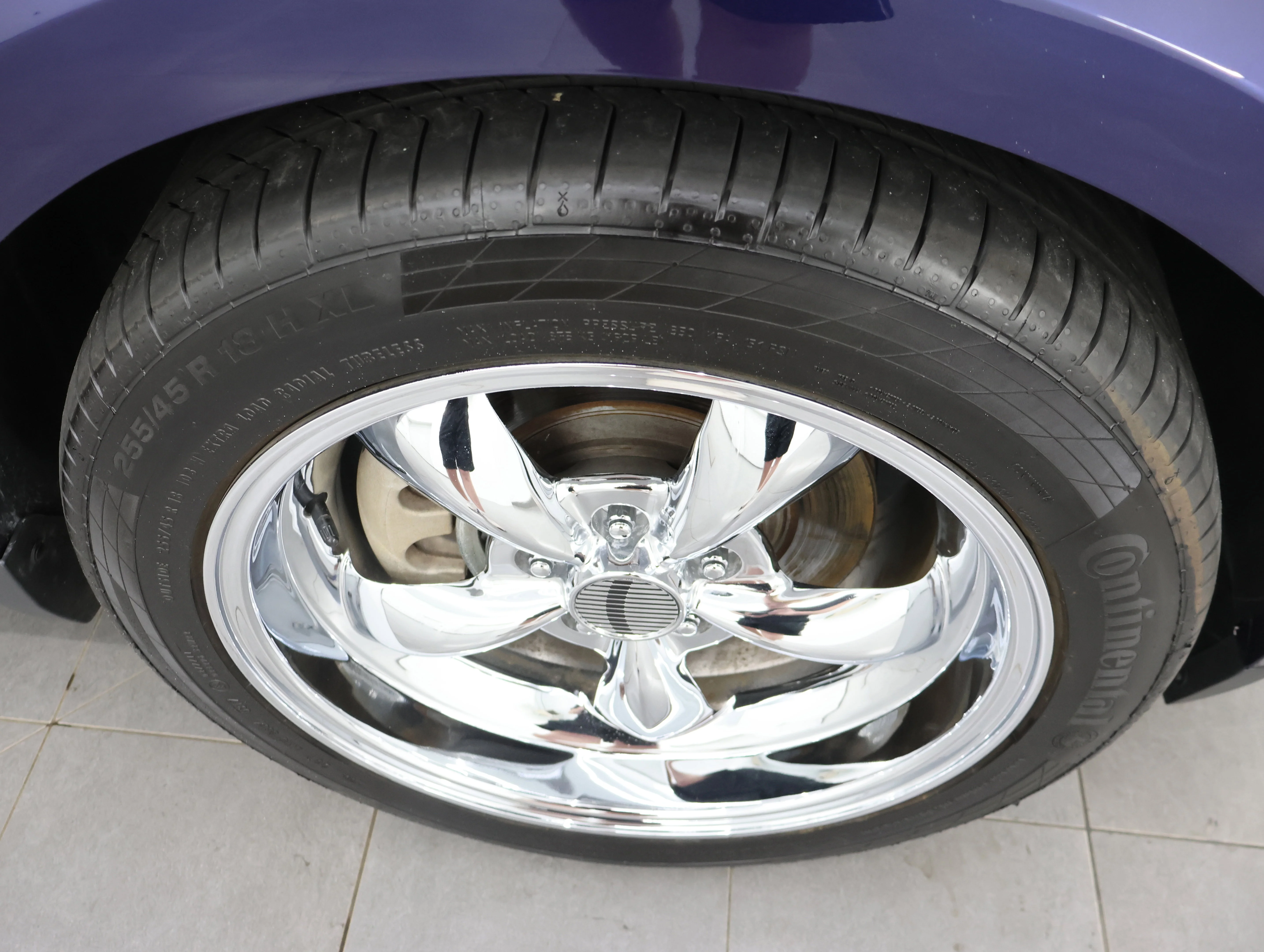 Used 2010 Kona Blue Metallic Ford GT Premium image 3