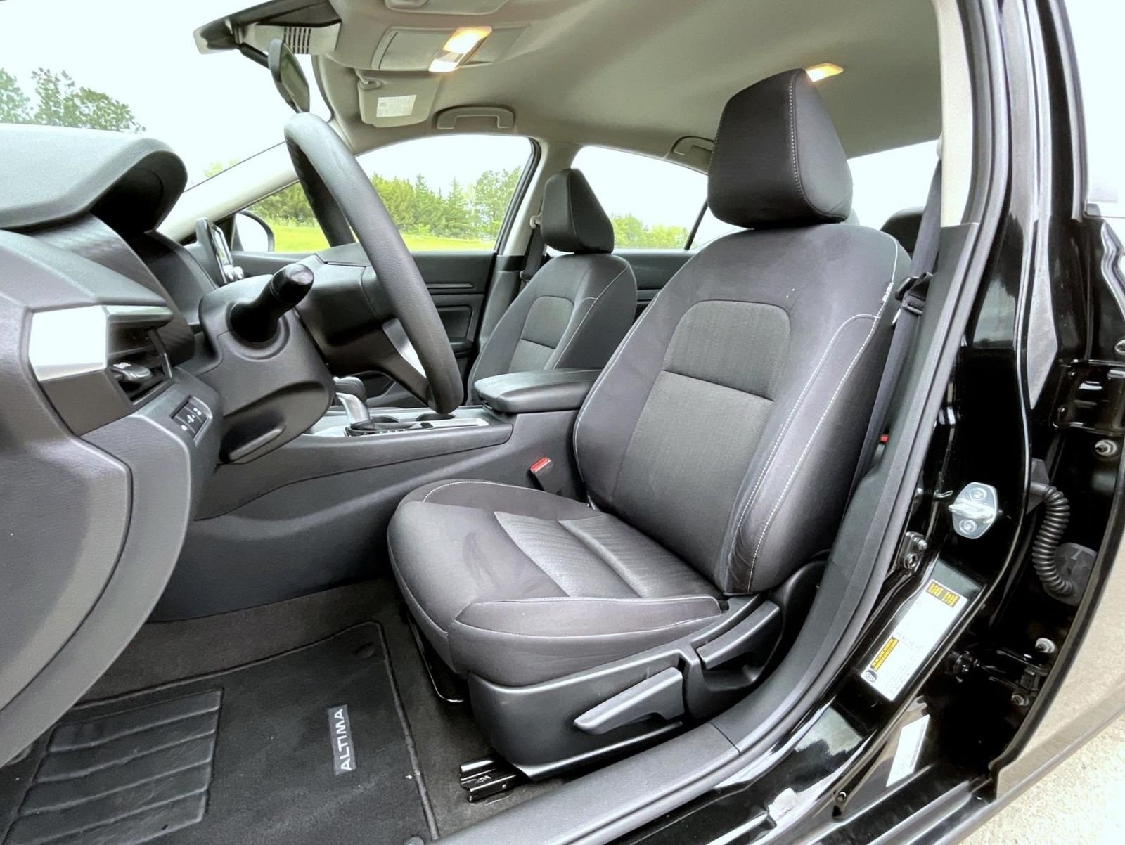 Used 2022 Black Nissan 2.5 S image 10
