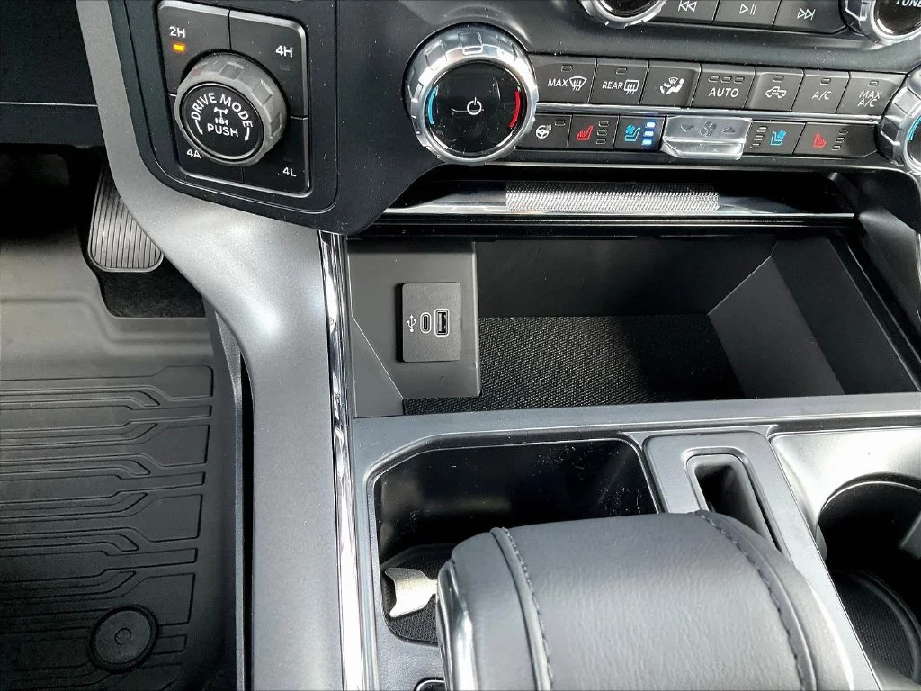 New 2026 Ruby Red Metallic Tinted Clearcoat Ford Lariat® image 27