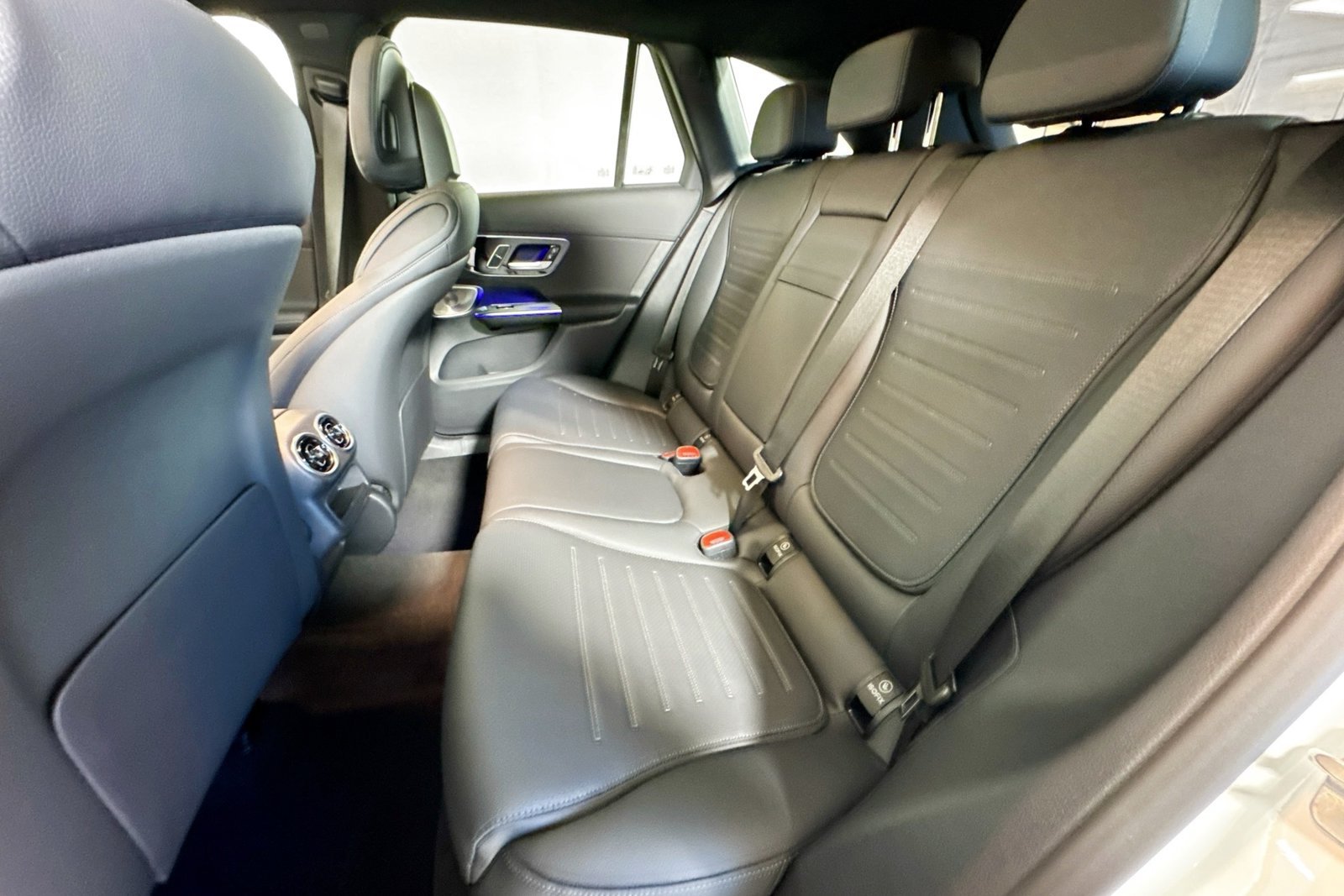 New 2026 Polar White Mercedes-Benz GLC 300 image 22