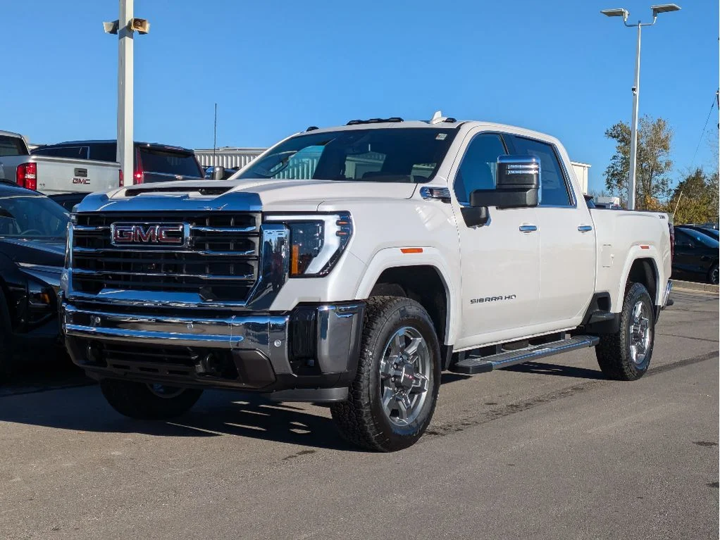 2025 GMC Sierra 4WD Crew Cab Standard Box SLT's photo