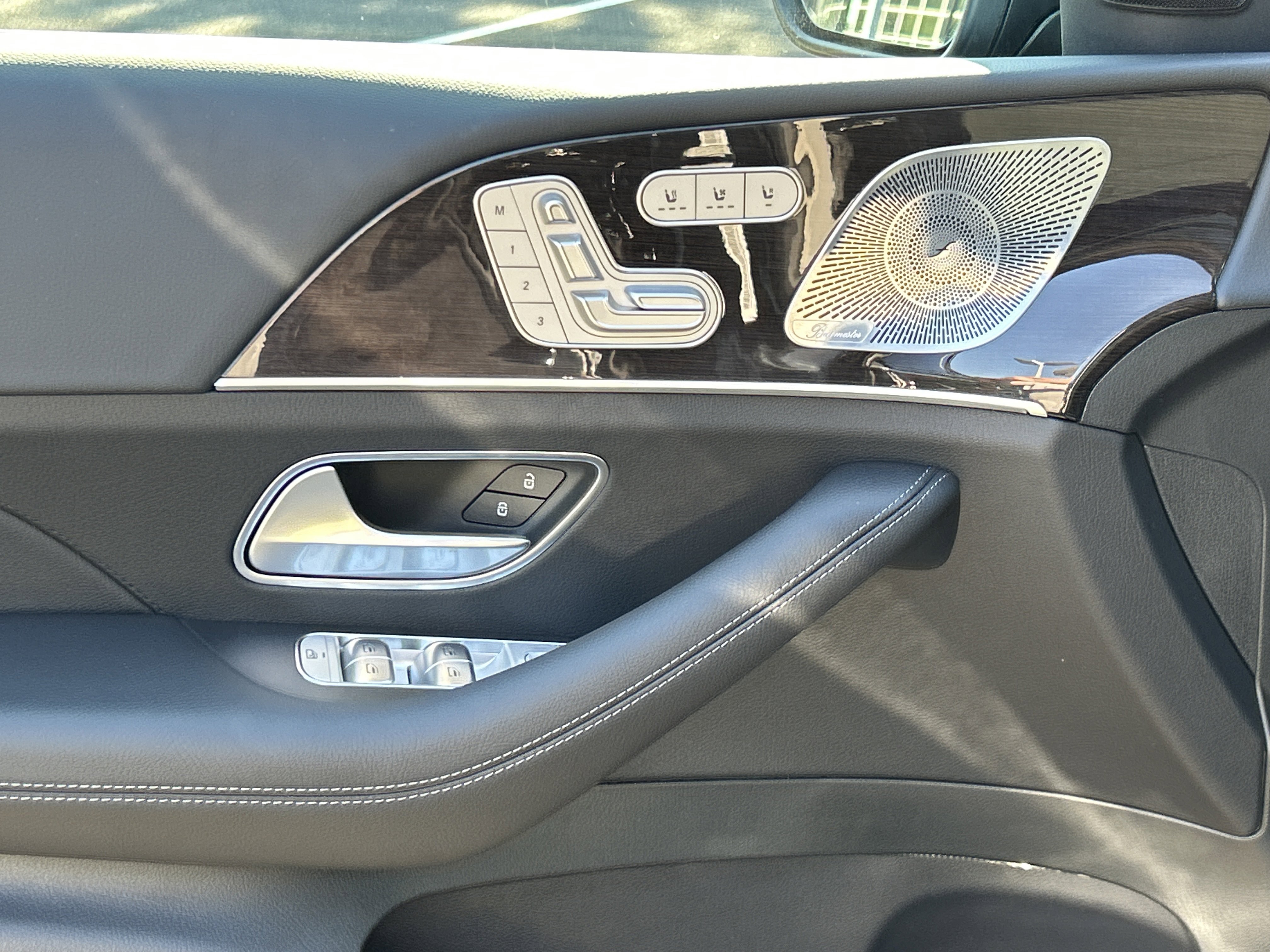 New 2026 Black Mercedes-Benz GLE 450 4MATIC® SUV image 16