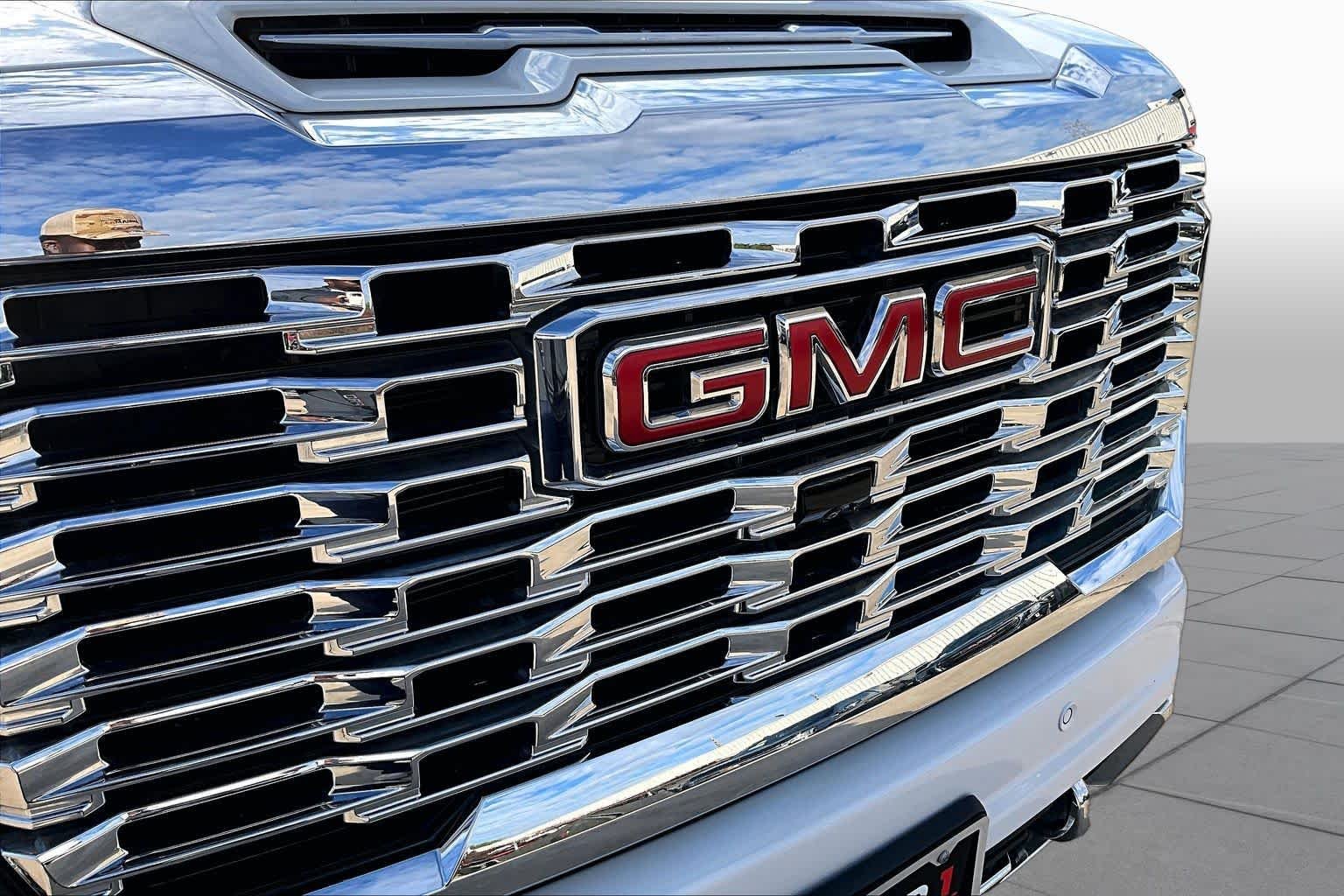 Used 2025 Summit White GMC Denali image 30