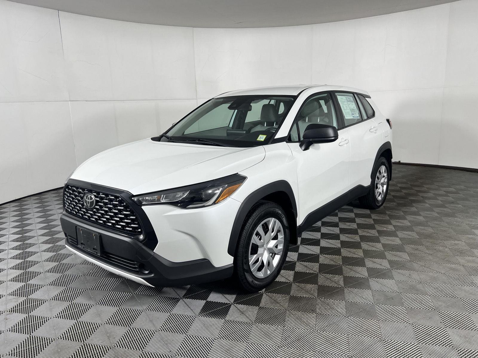Used 2022 Wind Chill Pearl Toyota L image 19