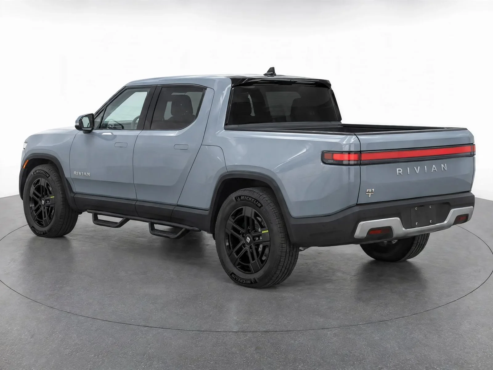 Used 2023 Limestone Rivian Adventure image 4