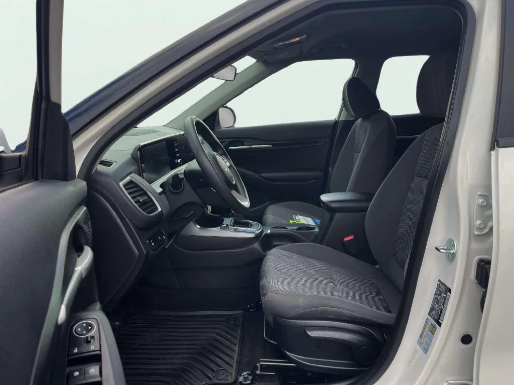 Used 2024 Snow White Pearl Kia LX image 22