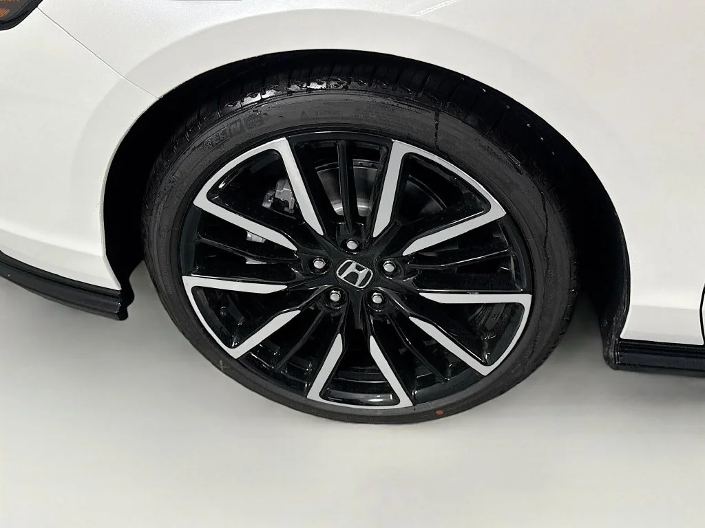 New 2026 Platinum White Pearl Honda Touring image 13