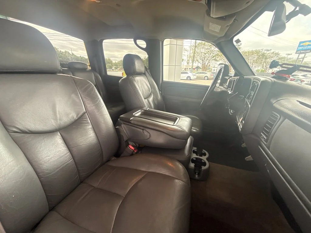 Used 2007 Graystone Metallic Chevrolet LT image 21