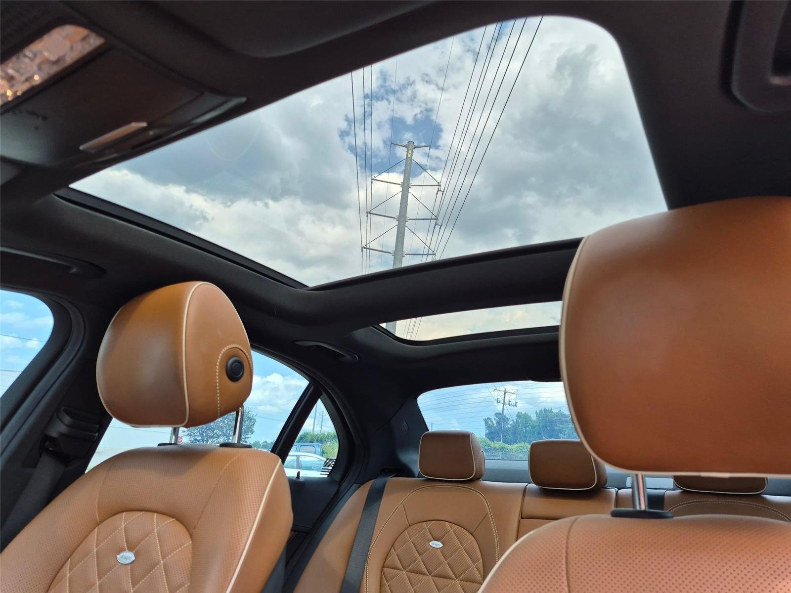 Used 2018 designo Diamond White Metallic Mercedes-Benz AMG® C 43 image 21