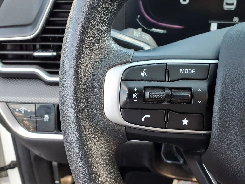 Used 2023 White Kia LX image 23