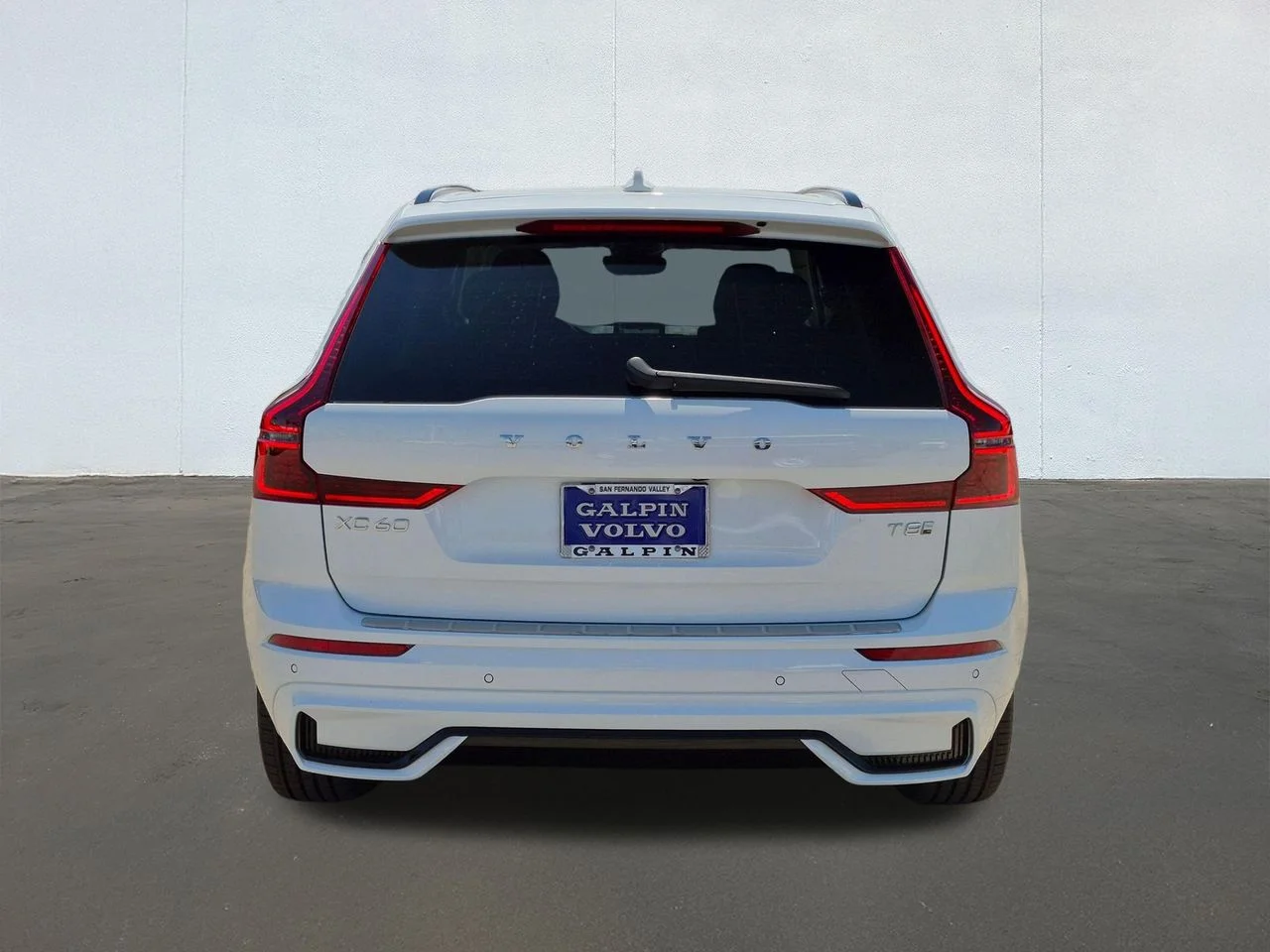 New 2026 Crystal White Volvo Plus image 5