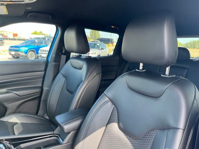 New 2026 Hydro Blue Pearlcoat Jeep Latitude image 12