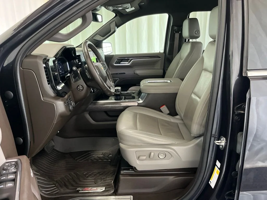 Used 2022 Gray Chevrolet LTZ image 3