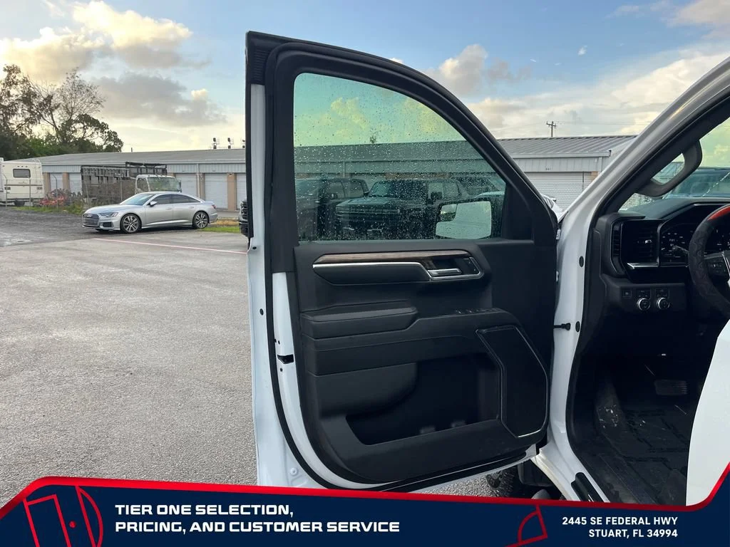 Used 2024 Summit White GMC Elevation image 11