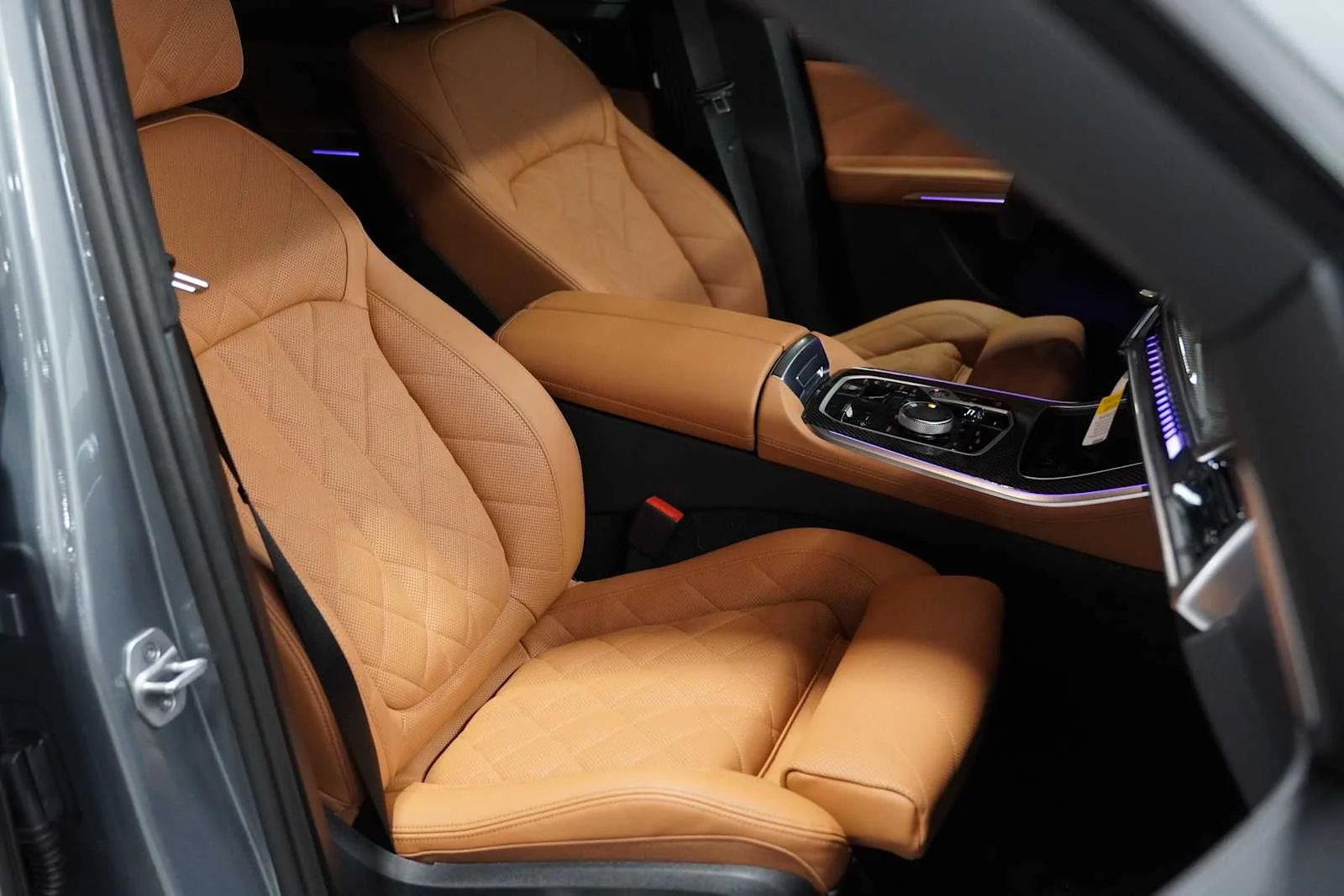 Used 2026 Skyscraper Grey Metallic BMW M60i image 12