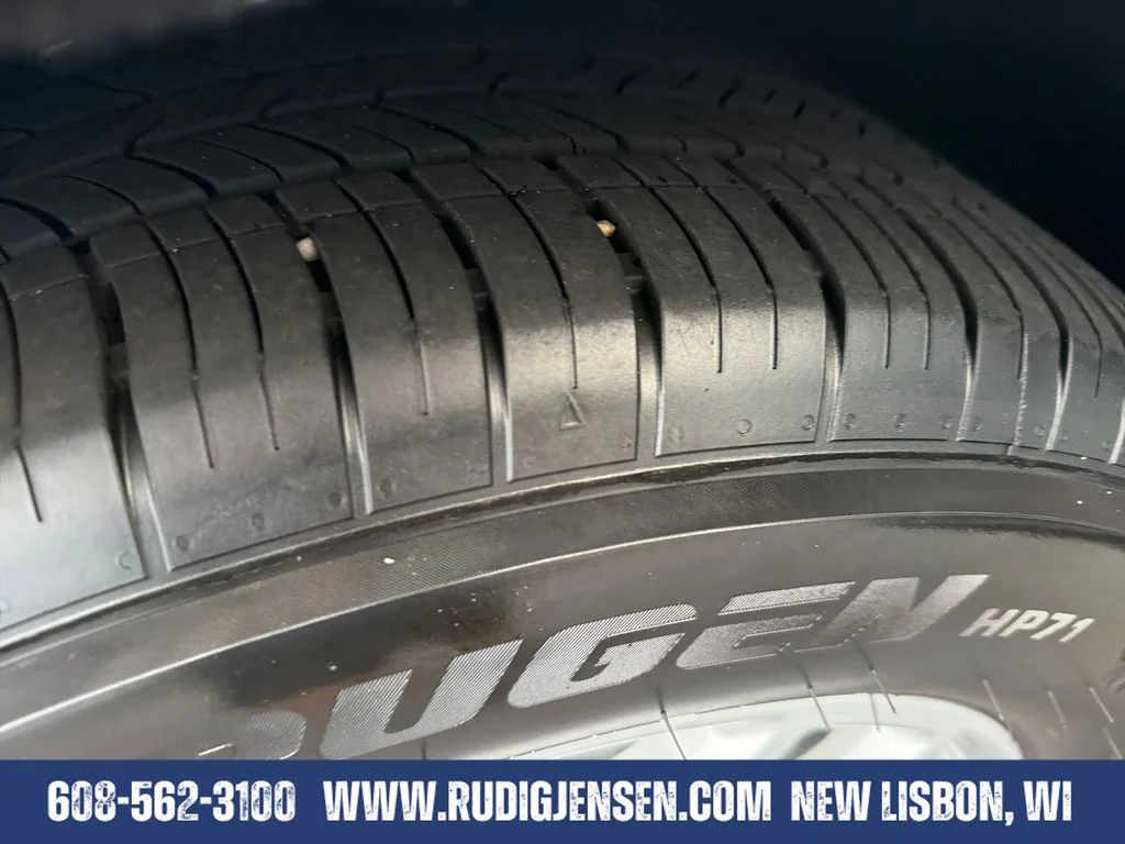 Used 2022 Silver Ford SEL image 26