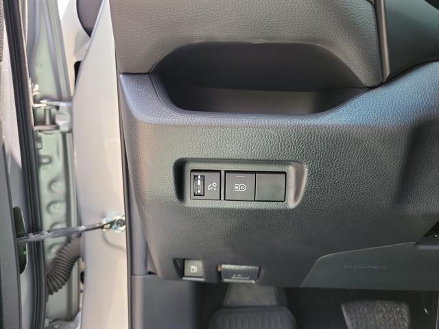 Certified Used 2021 SILVER SKY METALLIC Toyota  image 20
