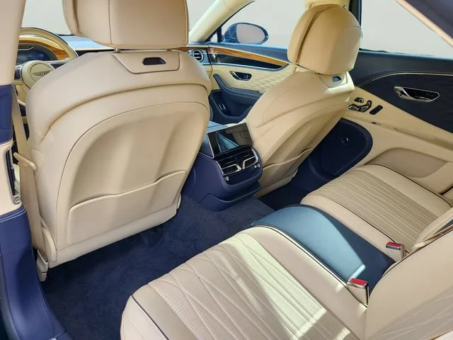 Used 2021 Blue Bentley V8 image 16