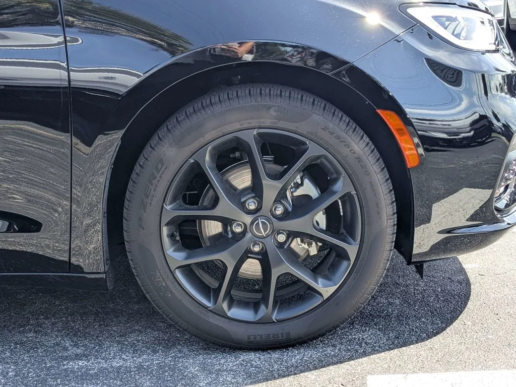2026 Chrysler Pacifica Limited - Photo 12