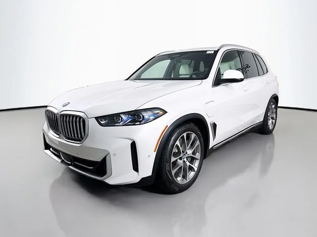 Used 2026 White BMW xDrive50e image 3