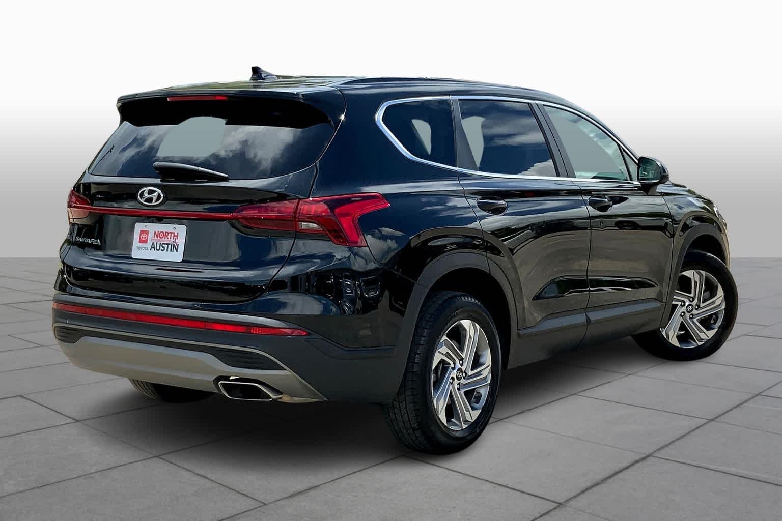 Used 2021 Twilight Black Hyundai SE image 12