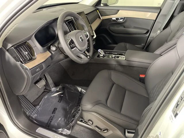 2025 Volvo XC90 Plus - Photo 16