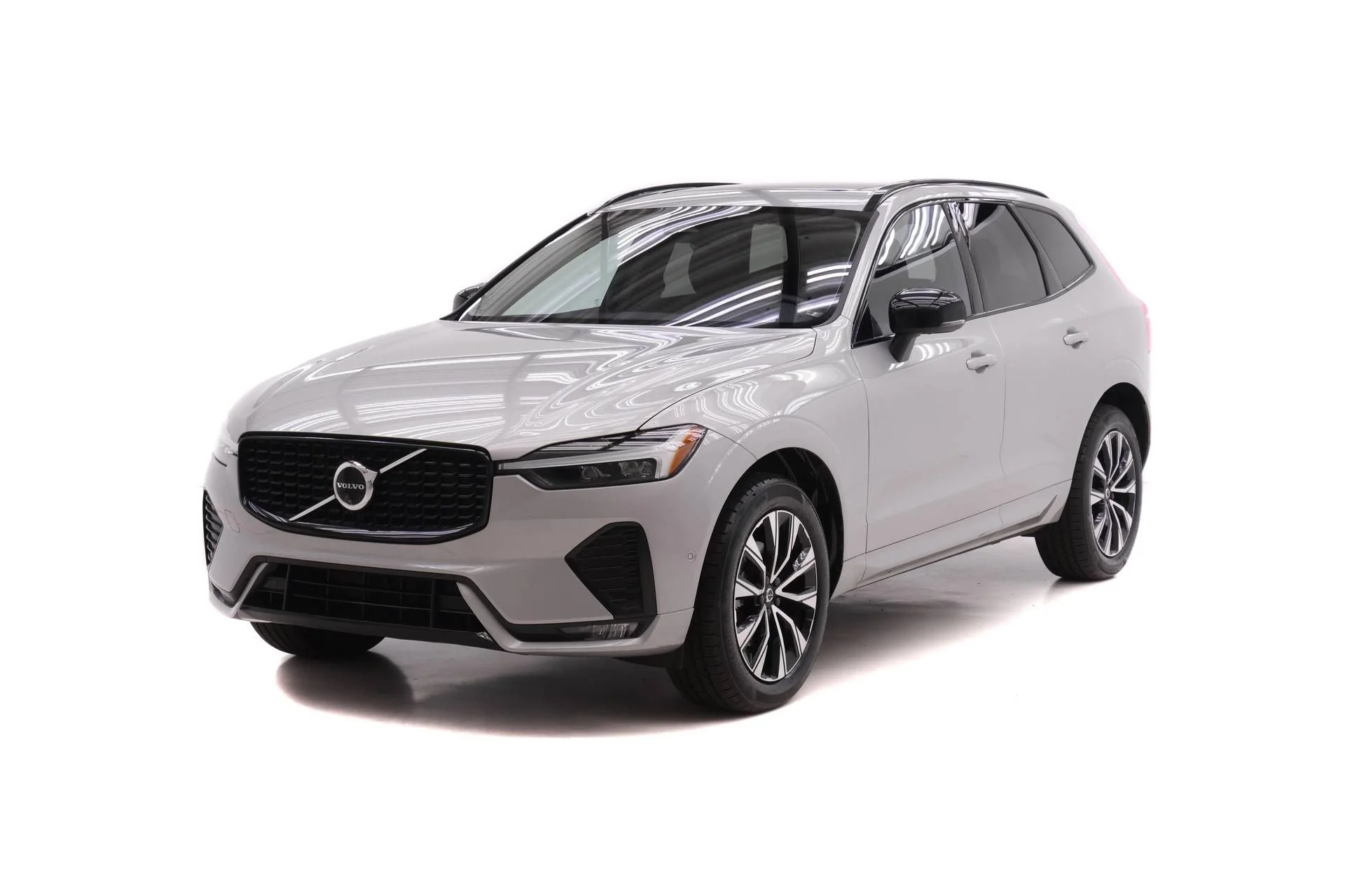 2024 Volvo XC60 B5 Plus Dark Theme AWD's photo