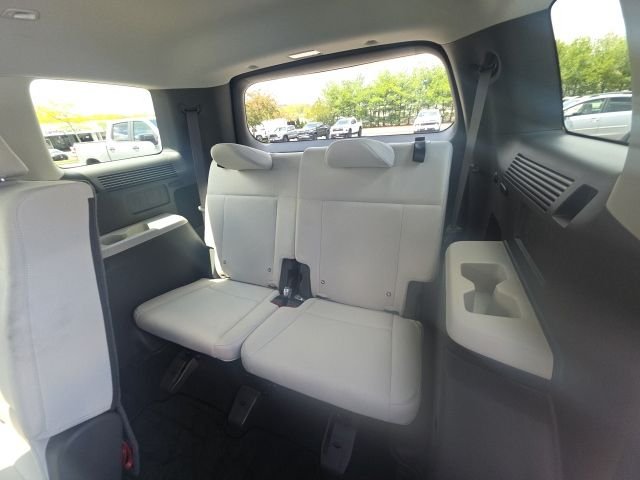 Used 2025 Silver Hyundai SE image 30