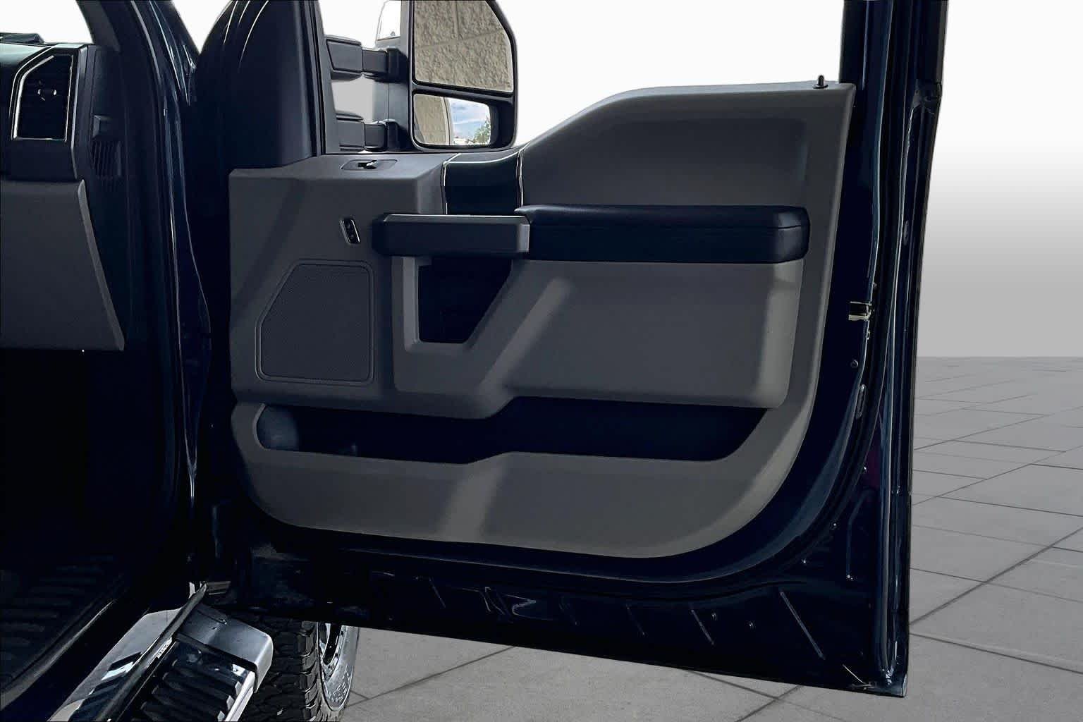 Used 2017 Blue Jeans Ford XLT image 22