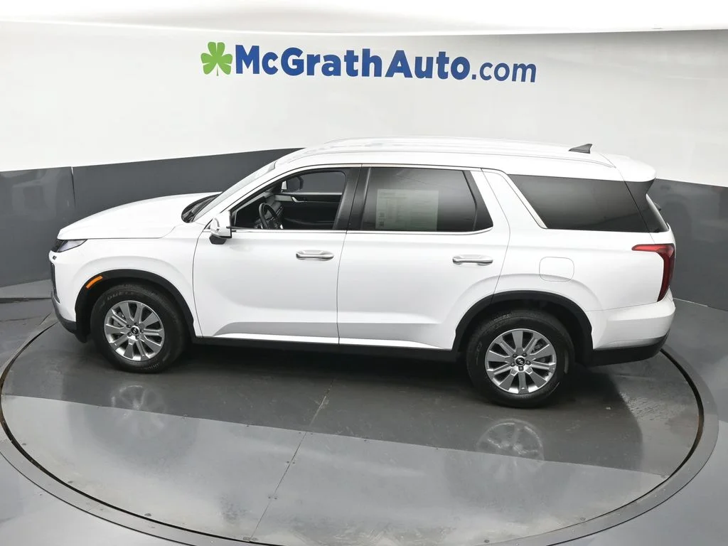 Used 2025 White Hyundai SEL image 24